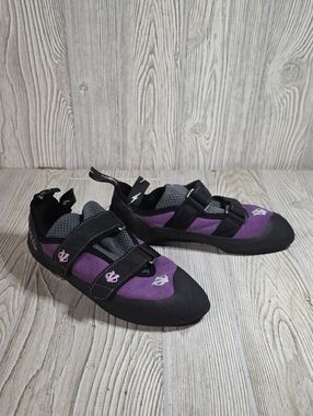 Evolv Elektra Purple and Black Climbing Shoes Womens Size 9T